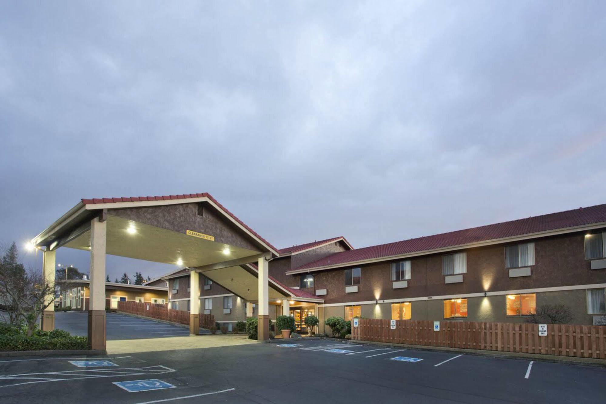 Red Lion Inn And Suites Federal Way Extérieur photo